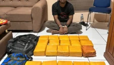 Tersangka dan barang bukti sabu 21 kg hasil pengungkapan Bareskrim Polri di Hotel Bengkalis. (Posnews/Ist)