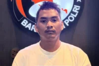 Tersangka diamankan berikut barang bukti narkoba sabu dan vape etomidate hasil penggerebekan Bareskrim Polri di Jakarta Timur. (Posnews/Ist)