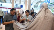 Menteri Perdagangan Budi Santoso meninjau pameran Indo Intertex 2026 di JIExpo Jakarta. (Posnews/Ist)