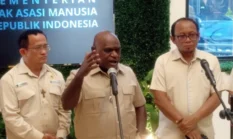 Natalius Pigai Geram Namanya Dicatut, Hoaks Ajak Warga Belanja Rp1 Juta di Kopdes