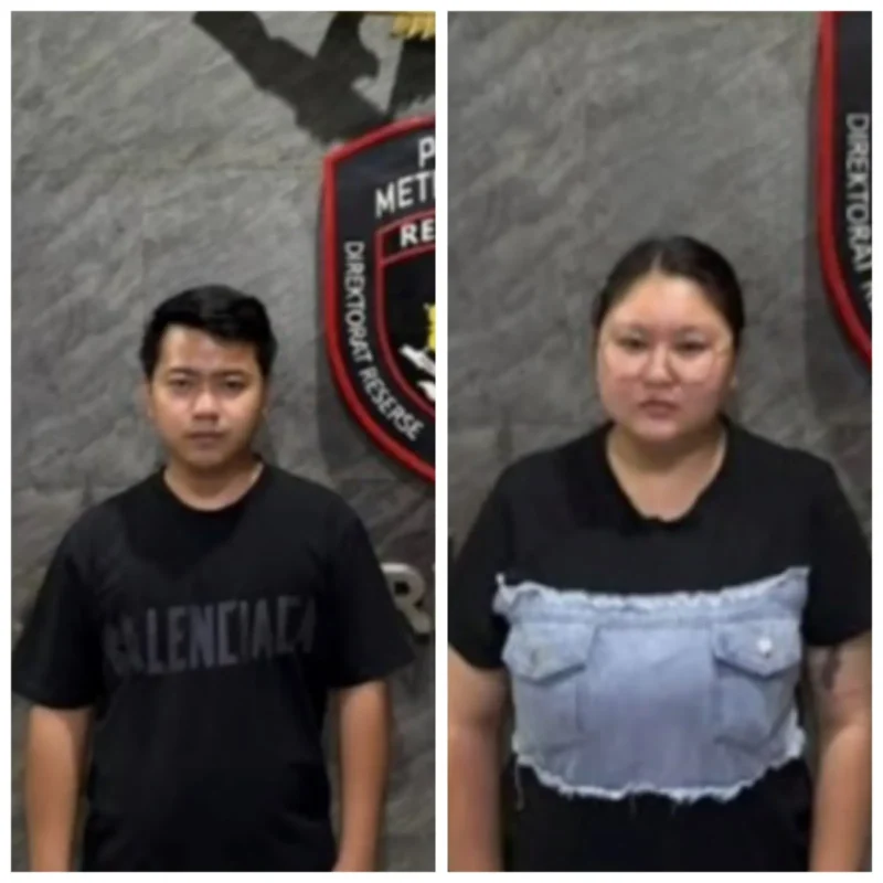 Polisi mengamankan pasutri pelaku judi online di apartemen Penjaringan Jakarta Utara dengan barang bukti laptop, ponsel, dan kartu ATM di lokasi penggerebekan. (Posnews/Ist)