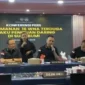 Petugas Imigrasi mengamankan 16 WNA pelaku love scamming di kawasan Pelabuhan Ratu, Sukabumi, Jawa Barat. (Posnews/Ist)