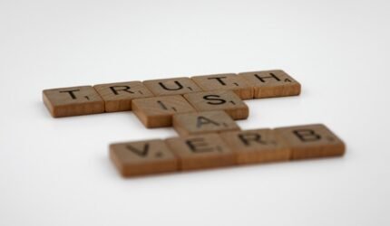 Rezim Kebenaran di Era Post-Truth: Fakta Saja Tidak Cukup