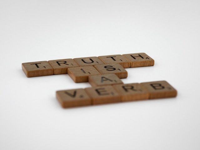 Ilustrasi, Menyelamatkan demokrasi melalui dialog. Jürgen Habermas menawarkan konsep Ruang Publik sebagai benteng rasionalitas warga negara dalam melawan manipulasi informasi dan dominasi kekuasaan di tahun 2026. Dok: Istimewa.