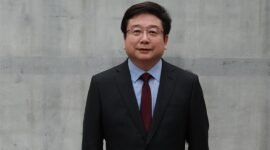 Sinergi sains dan kebijakan. Direktur Jenderal UNESCO Khaled El-Enany memperkuat tim manajemennya dengan menunjuk fisikawan terkemuka Chen Qun guna memimpin agenda pendidikan inklusif dan berkualitas di seluruh dunia. Dok: UNESCO.