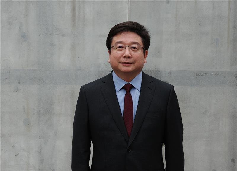 Sinergi sains dan kebijakan. Direktur Jenderal UNESCO Khaled El-Enany memperkuat tim manajemennya dengan menunjuk fisikawan terkemuka Chen Qun guna memimpin agenda pendidikan inklusif dan berkualitas di seluruh dunia. Dok: UNESCO.