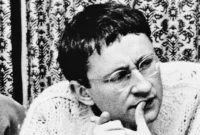 Ilusi di balik layar. Guy Debord membedah cara masyarakat modern lebih memprioritaskan "terlihat" daripada "menjadi", mengubah setiap momen kehidupan menjadi tontonan yang terjual di pasar digital tahun 2026. Dok: Istimewa.