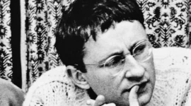 Ilusi di balik layar. Guy Debord membedah cara masyarakat modern lebih memprioritaskan 