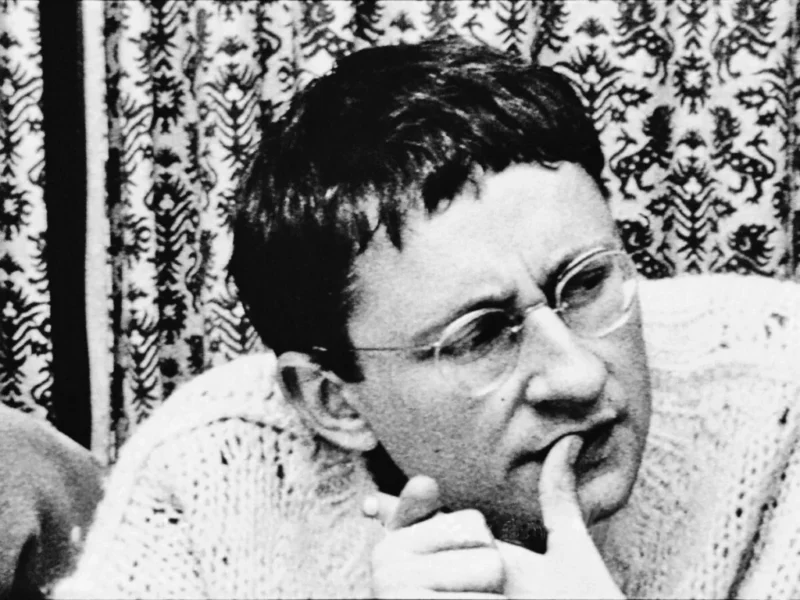 Ilusi di balik layar. Guy Debord membedah cara masyarakat modern lebih memprioritaskan