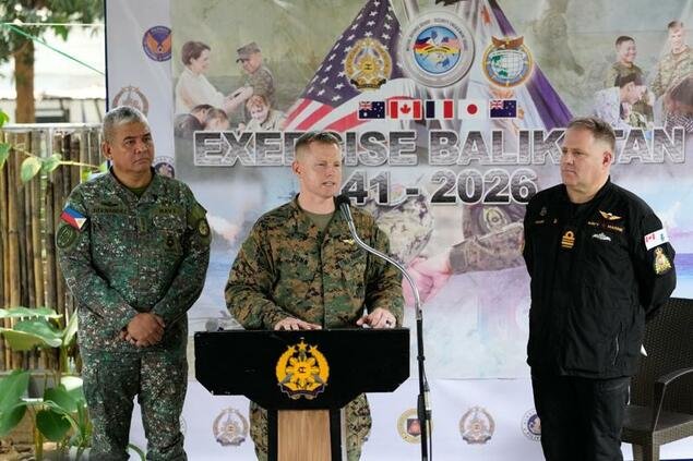 Pesan ketegasan dari Manila. Amerika Serikat dan Filipina mengerahkan 17.000 personel dalam latihan militer Balikatan 2026, menegaskan komitmen keamanan Asia meski fokus Washington sedang terbagi oleh perang di Timur Tengah. Dok: AP Photo/Aaron Favila.