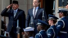 Peringatan dari Pejambon. Kementerian Luar Negeri Indonesia mengirimkan surat rahasia yang memperingatkan risiko keterlibatan Jakarta dalam konflik Laut China Selatan jika memberikan izin terbang menyeluruh bagi militer AS di tahun 2026. Dok: REUTERS/Evelyn Hockstein.