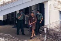 Pengepungan ekonomi terhadap oposisi. Pemerintah Hong Kong mengajukan penyitaan aset senilai lebih dari 127 juta dolar Hong Kong milik Jimmy Lai, menargetkan 15 rekening bank dan saham korporasi pasca-vonis penjara 20 tahun. Dok: AP Photo/Louise Delmotte