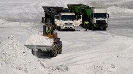 Misi memecah monopoli. Amerika Serikat mendanai proyek ambisius ekstraksi tanah jarang dari limbah tambang di Afrika Selatan, langkah strategis Washington guna mengamankan rantai pasok teknologi tinggi dan pertahanan dari pengaruh Tiongkok tahun 2026. Dok: AP Photo/Themba Hadebe.