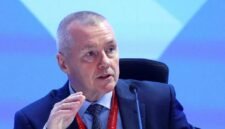 Langit yang kian mahal. IATA memperingatkan bahwa pemulihan pasokan bahan bakar jet global akan memakan waktu berbulan-bulan, meskipun gencatan senjata di Timur Tengah mulai menurunkan harga minyak mentah di tahun 2026. Dok: REUTERS/Anushree Fadnavis/File Photo.