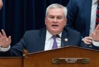 Mengejar keadilan bagi penyintas. Ketua Komite Oversight DPR AS James Comer secara resmi menyetujui desakan Ibu Negara Melania Trump untuk mengadakan sidang terbuka bagi korban Jeffrey Epstein guna memberikan kesaksian di bawah sumpah. Dok: Istimewa.