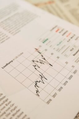 Menjinakkan Inflasi: Mengapa Harga Barang Sulit Turun di Tahun 2026?