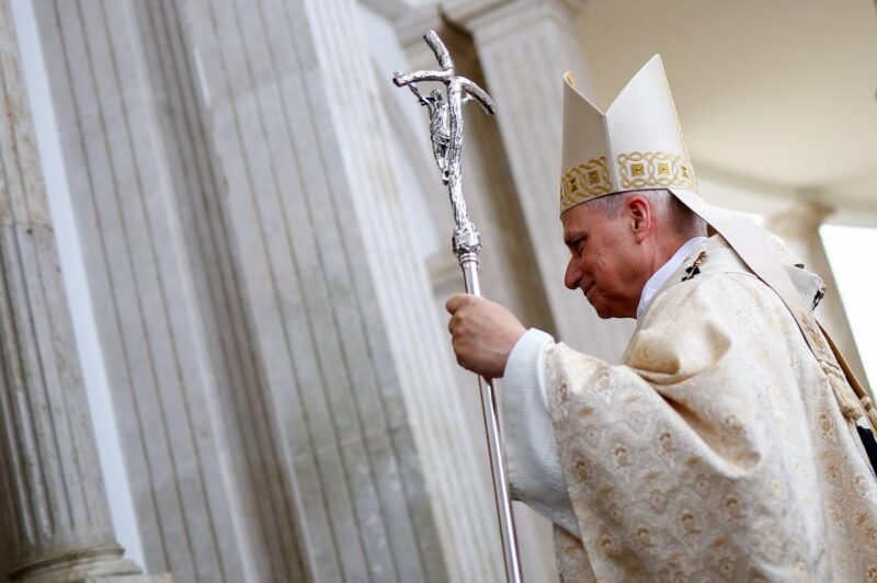 PPaus Leo mengakhiri tur Afrika di Guinea Khatulistiwa dengan mengunjungi penjara yang penuh tekanan dan mengecam ketimpangan. Dok: REUTERS/Guglielmo Mangiapane