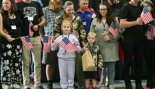 Pengecualian di tengah pembatasan. Administrasi Donald Trump memberikan status pengungsi kepada hampir 5.000 warga Afrikaner kulit putih asal Afrika Selatan, memicu ketegangan diplomatik dengan pemerintah Pretoria. Dok: AFP.