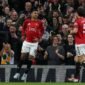 Langkah mantap menuju Eropa. Manchester United memperkokoh posisi di tiga besar Liga Inggris setelah menundukkan Brentford 2-1 lewat gol Casemiro dan Benjamin Sesko. Dok: AFP.