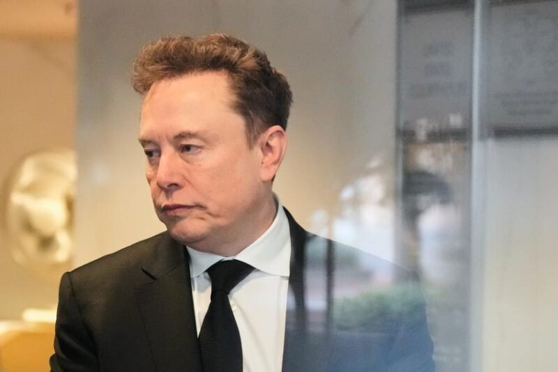Konfrontasi di Oakland. Elon Musk memberikan kesaksian dalam persidangan melawan OpenAI, menuduh mantan rekannya mengkhianati misi kemanusiaan demi keuntungan kapitalis bersama Microsoft. Dok: (AP Photo/Godofredo A. Vásquez)