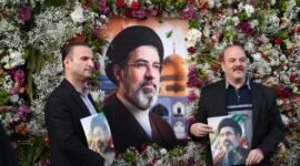 Menepis spekulasi. Pejabat senior Iran menegaskan bahwa Pemimpin Tertinggi Mojtaba Khamenei dalam kondisi kesehatan yang prima dan tetap menjalankan tugas negara secara aktif, membantah laporan mengenai cedera akibat serangan udara. Dok: Xinhua.