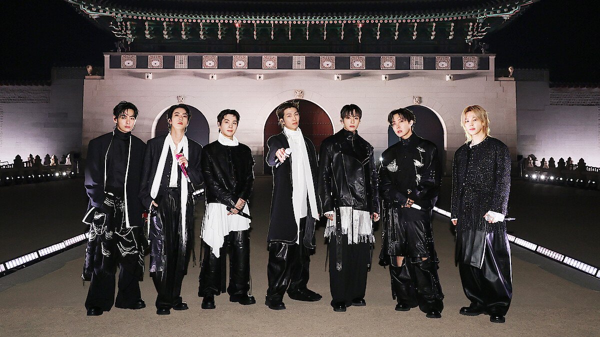 Kekuatan fandom global tak tergoyahkan. BTS sukses memenangkan penghargaan tertinggi Artist of the Year di AMAs untuk kedua kalinya, membuka peluang besar menuju piala Grammy. Dok: Istimewa.