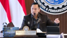 Menko Infrastruktur Agus Harimurti Yudhoyono memberikan keterangan terkait blackout massal di Sumatra. (Posnews/AHY)