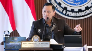 Menko Infrastruktur Agus Harimurti Yudhoyono memberikan keterangan terkait blackout massal di Sumatra. (Posnews/AHY)
