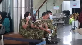 Aktivis KontraS Andrie Yunus menjalani perawatan di RSCM usai menjadi korban penyiraman air keras dan menolak kunjungan Oditur Militer II-07 Jakarta. (Posnews/Ist)
