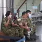 Aktivis KontraS Andrie Yunus menjalani perawatan di RSCM usai menjadi korban penyiraman air keras dan menolak kunjungan Oditur Militer II-07 Jakarta. (Posnews/Ist)
