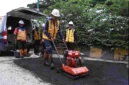 Alat berat memperbaiki jalan rusak di Kabupaten Bekasi dalam proyek infrastruktur senilai Rp192 miliar tahun 2026. (Posnews/Pemkab Bekasi)