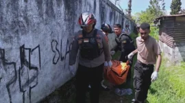 Aparat keamanan berjaga di lokasi bentrokan perang suku di Wamena yang menewaskan 13 orang dan melukai 19 warga. (Posnews/Ist)