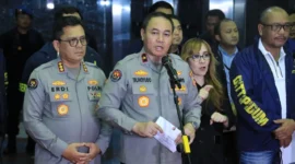 Dalam penggerebekan pada Sabtu (9/5/2026), polisi menangkap 321 warga negara asing (WNA) yang kedapatan sedang menjalankan aktivitas perjudian daring di sebuah gedung di kawasan tersebut. (Posnews/Ist)