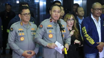 Dalam penggerebekan pada Sabtu (9/5/2026), polisi menangkap 321 warga negara asing (WNA) yang kedapatan sedang menjalankan aktivitas perjudian daring di sebuah gedung di kawasan tersebut. (Posnews/Ist)