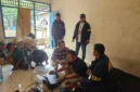 Tim gabungan Bareskrim Polri dan Ditjen Gakkum Kementerian Kehutanan menunjukkan 11 ekor ular sanca hijau Papua yang disita dari sebuah gudang di Kota Bekasi dalam kasus dugaan perdagangan satwa liar dilindungi.
