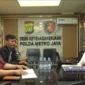 Petugas Polda Metro Jaya memfasilitasi mediasi sengketa PHK antara pekerja dan perusahaan di Jakarta Selatan. (Posnews/Ist)
