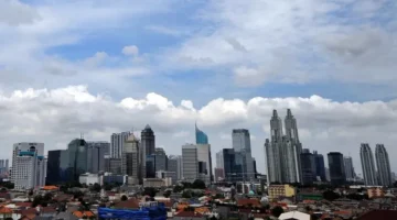 Ilustrasi langit berawan di kawasan Jakarta saat BMKG memprediksi cuaca Jabodetabek didominasi awan dengan potensi hujan di sejumlah wilayah pada Sabtu 9 Mei 2026. (Posnews/BMKG)