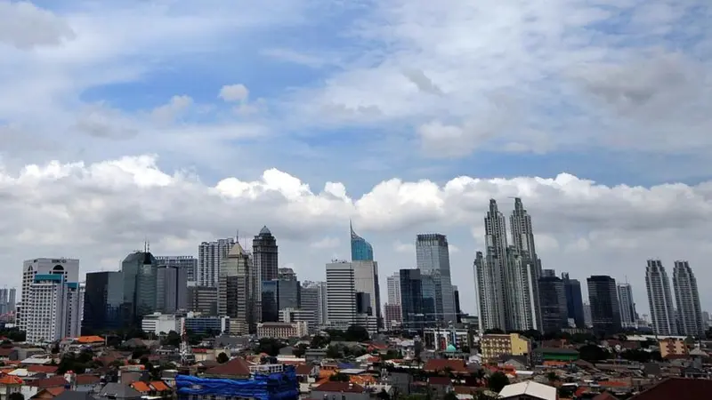 Ilustrasi langit berawan di kawasan Jakarta saat BMKG memprediksi cuaca Jabodetabek didominasi awan pada Rabu 6 Mei 2026. (Posnews/BMKG)