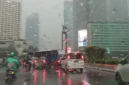 Jakarta Diguyur Hujan, Sejumlah Kota di Indonesia Berpotensi Hujan Petir. (Posnews/Ist)