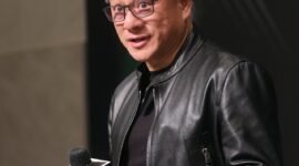 Peluang di tengah ketidakpastian. CEO Nvidia, Jensen Huang, melihat potensi pasar China kembali terbuka bagi chip AI canggih Amerika Serikat, setelah menyertai delegasi Presiden Donald Trump dalam pertemuan tingkat tinggi di Beijing. Dok: Istimewa.