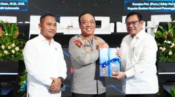 Kadensus 88 Irjen Pol Sentot Prasetyo saat bedah buku tentang ancaman kekerasan dan perlindungan anak di era digital. (Posnews/Ist)