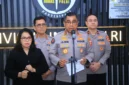 Kadiv Humas Polri Irjen Pol Johnny Eddizon Isir memberikan keterangan soal larangan anggota melakukan live streaming saat bertugas. (Posnews/Ist)