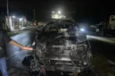 Kondisi kendaraan yang rusak dan terbakar usai kerusuhan pertandingan Persipura Jayapura vs Adhyaksa FC di Stadion Lukas Enembe, Papua. (Posnews/Ist)