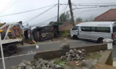 Rem Blong di Jalur Bromo, 4 Minibus Tabrakan Beruntun dan 11 Orang Luka