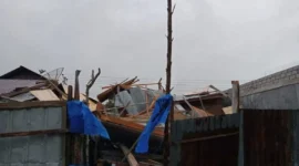 Kondisi rumah warga rusak akibat angin kencang dan hujan deras di Kecamatan Rumpin, Kabupaten Bogor. (Posnews/BPBD)
