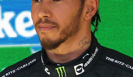 Lewis Hamilton Tepis Rumor Pensiun: Tegaskan Tetap Bersaing di F1
