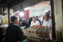 Menteri Perdagangan Budi Santoso dan Menko Pangan Zulkifli Hasan meninjau harga sembako di Pasar Palmerah Jakarta. (Posnews/Ist)