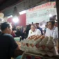 Menteri Perdagangan Budi Santoso dan Menko Pangan Zulkifli Hasan meninjau harga sembako di Pasar Palmerah Jakarta. (Posnews/Ist)