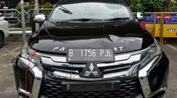 Mobil Mitsubishi Pajero diamankan polisi usai menabrak pedagang buah di Jalan Kalimalang Jakarta Timur. (Posnews/Ist)