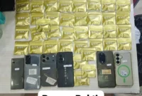 Polisi menunjukkan barang bukti cartridge vape mengandung etomidate hasil pengungkapan kasus narkoba di Jakarta Utara dan Tangerang. (Posnews/Ist)